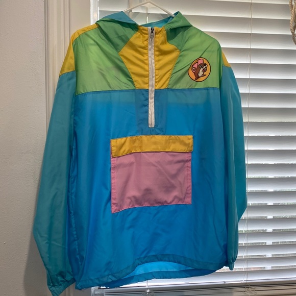 Buc-cees wind breaker pullover jacket. drawstring bottom and half zip at chest. - Picture 1 of 5